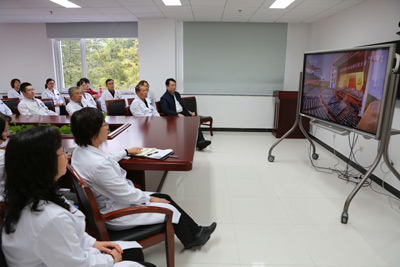 1.職能科室職工觀看十九大開幕會(huì).jpg