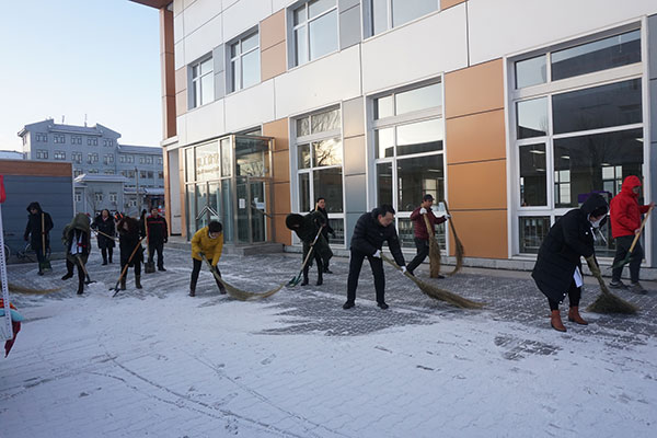 2,、掃雪中.jpg