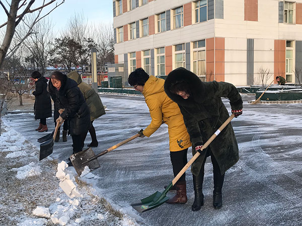 3,、掃雪中.jpg