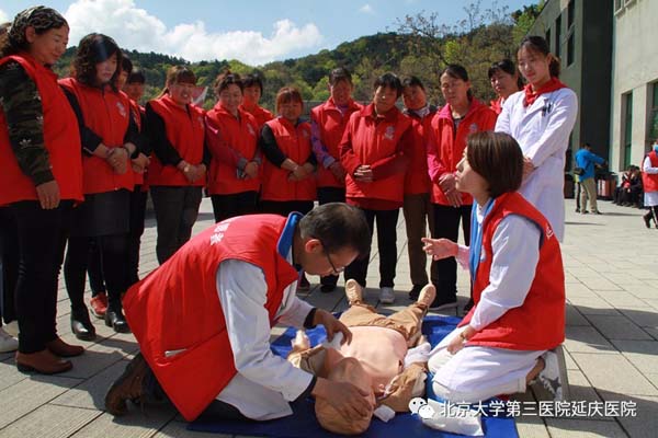 2.心肺復(fù)蘇培訓(xùn)中.jpg